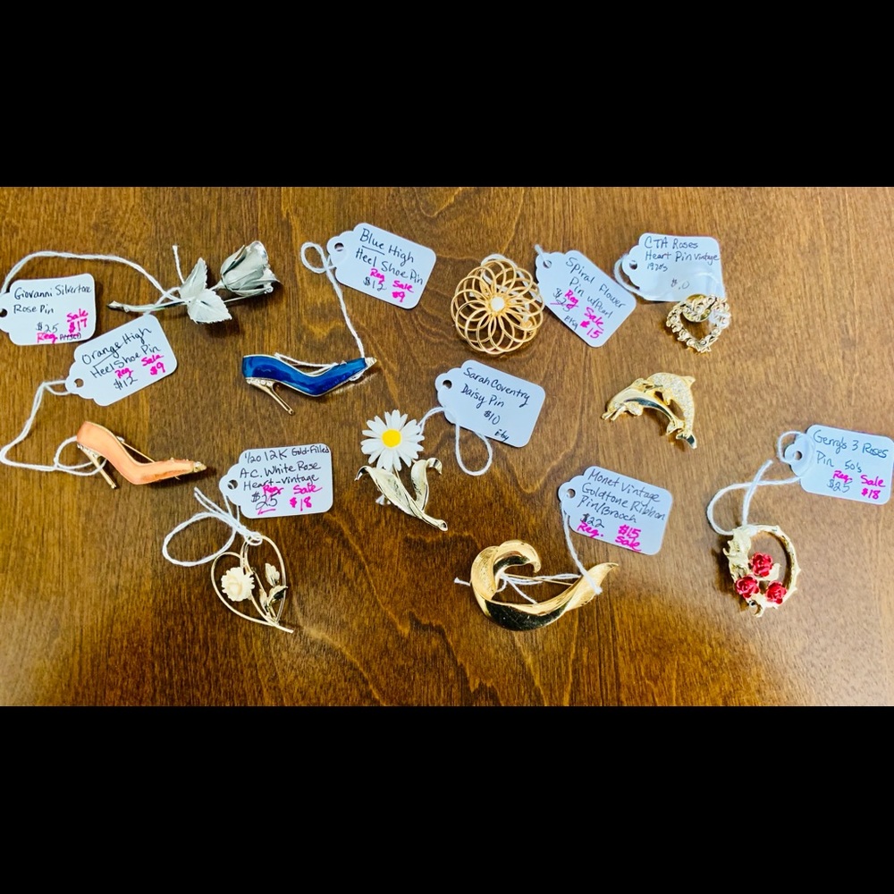 Vintage Pins Your Choice $8-16 - Picture 2 of 2